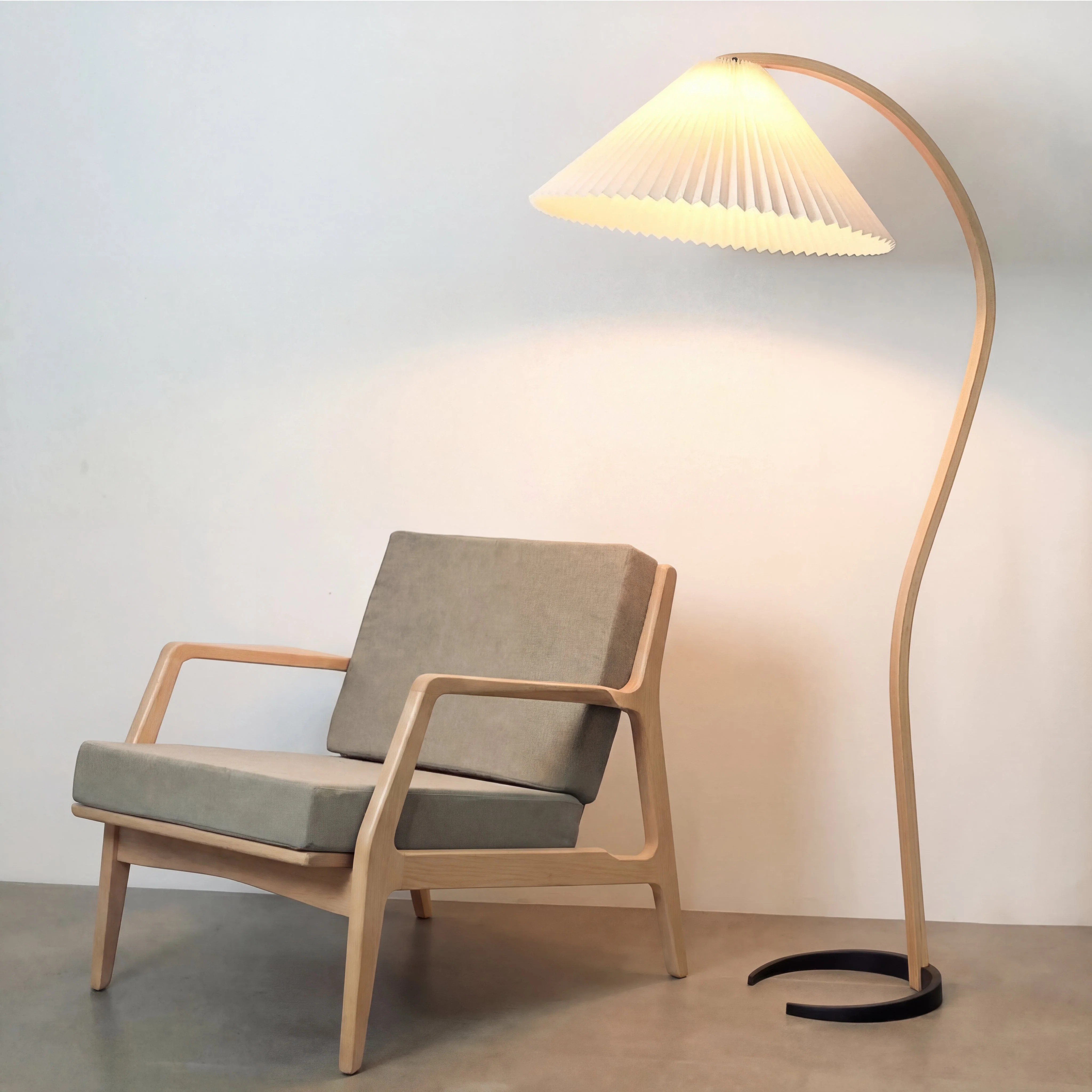 Modern Arc Floor Lamp with Warm LED Light - Image 3